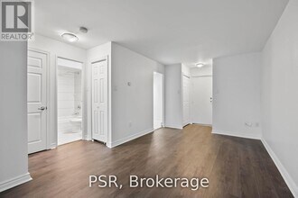 353-353 Queen St W in Toronto, ON - Building Photo - Building Photo