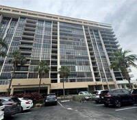 2049 S Ocean Dr, Unit #806 in Hallandale Beach, FL - Foto de edificio - Building Photo