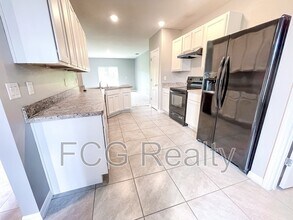 345 Holly Berry Dr in Davenport, FL - Building Photo - Building Photo