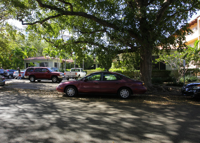 220 Antilla Ave in Coral Gables, FL - Building Photo - Building Photo