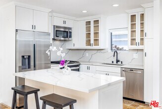 28711 Pacific Coast Hwy in Malibu, CA - Building Photo - Building Photo