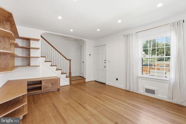 618 Wayne Ave in Silver Spring, MD - Building Photo - Building Photo