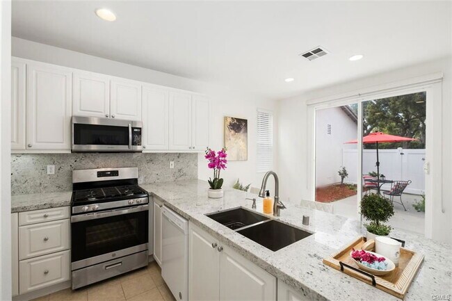 201 Kensington Park in Irvine, CA - Building Photo - Building Photo