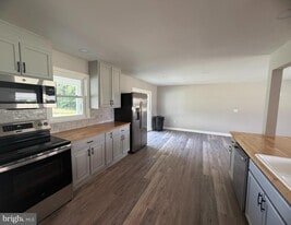 235 Bryce Rd in Queenstown, MD - Building Photo