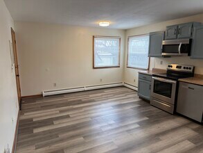 12 Hilltop Ave, Unit 1st Floor in Waterbury, CT - Foto de edificio - Building Photo