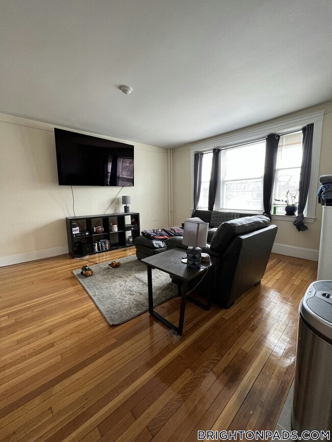 1607 Commonwealth Ave in Boston, MA - Foto de edificio - Building Photo