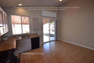 12037 Reichling Ln in Whittier, CA - Foto de edificio - Building Photo