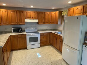 37 Lantern Ln in Burlington, MA - Building Photo - Building Photo