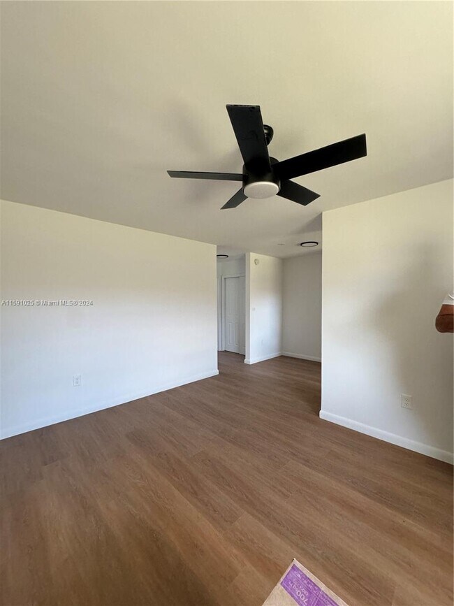 2440 NE 188th St-Unit -2444 in Miami, FL - Building Photo - Building Photo