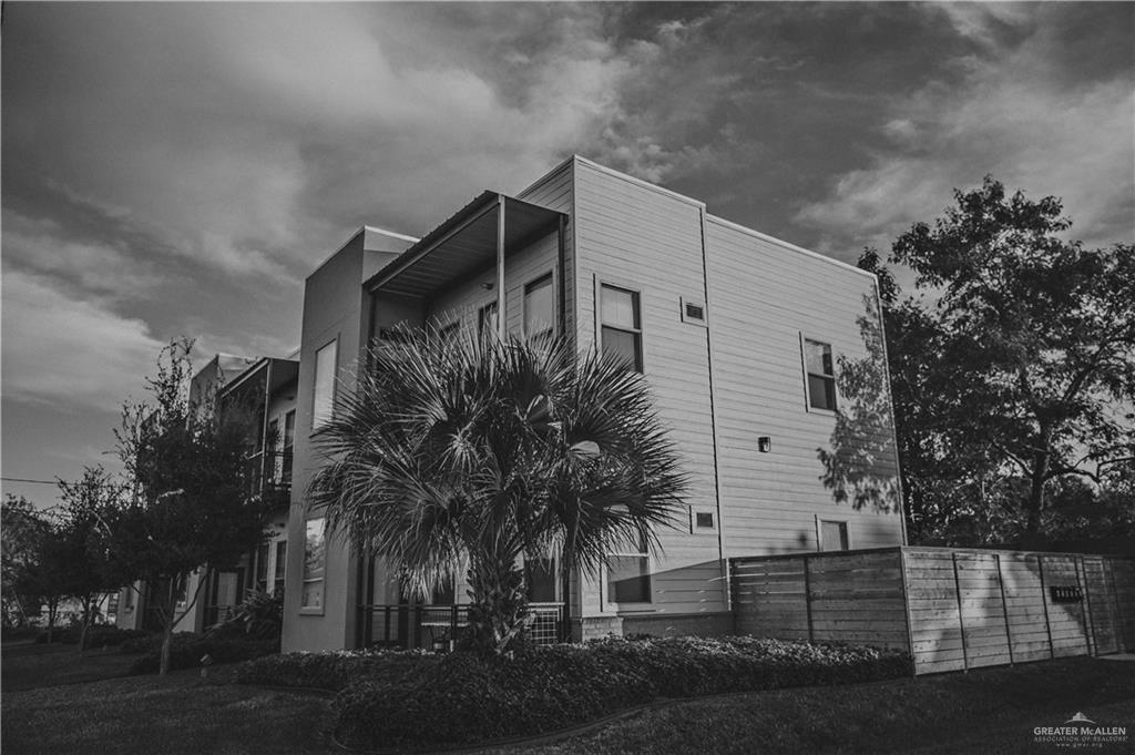 1515 S 16th St in McAllen, TX - Foto de edificio
