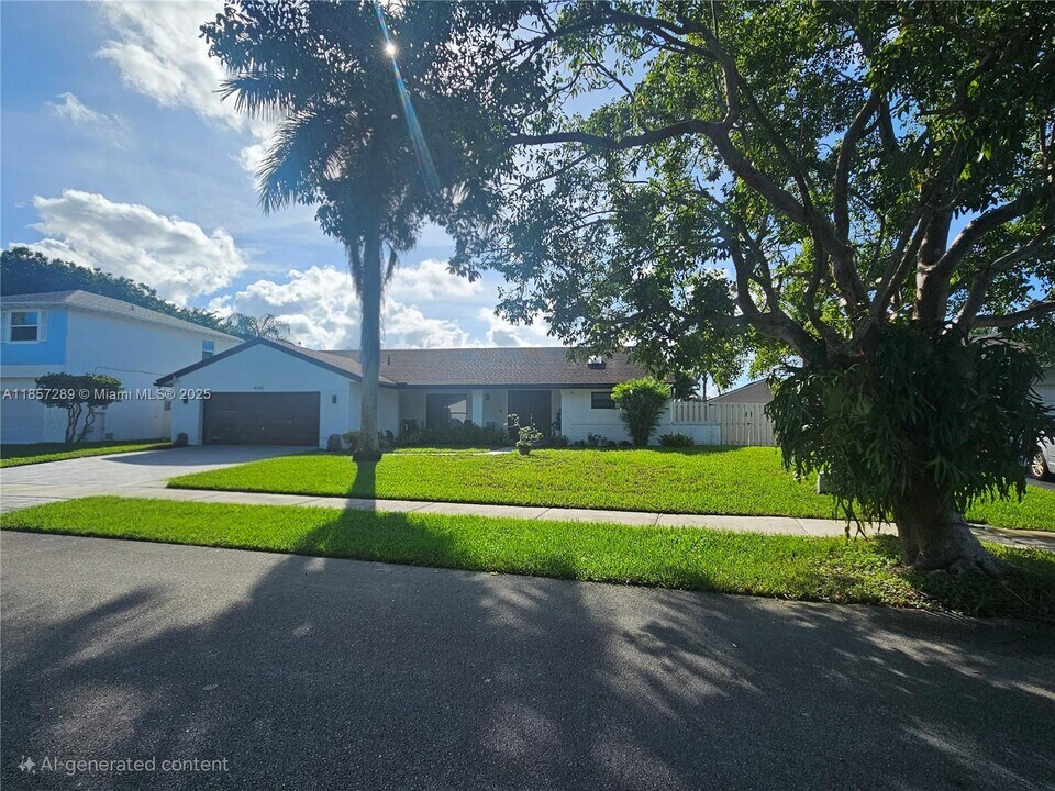 960 Monticello Ave in Davie, FL - Building Photo