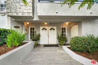 10627 Ashton Ave in Los Angeles, CA - Building Photo - Building Photo