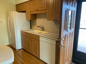 7609 Hayenga Ln in Darien, IL - Building Photo - Building Photo