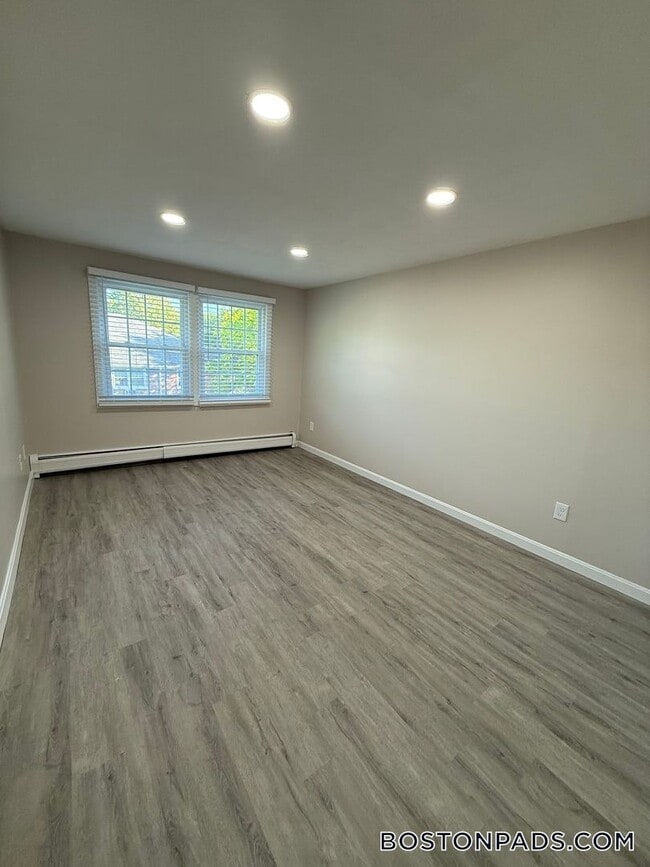 53 Ridgewood Ln