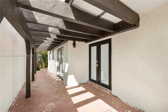 3860 W 10th Ct in Hialeah, FL - Building Photo - Building Photo