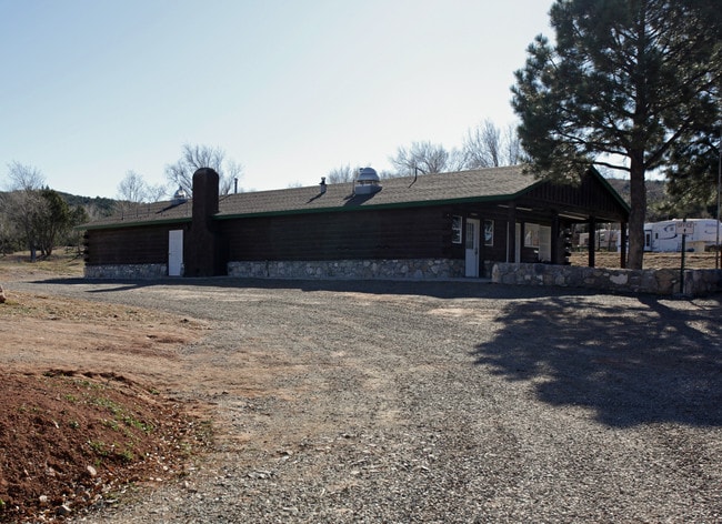 Mobile Home Park in Tijeras, NM - Foto de edificio - Building Photo