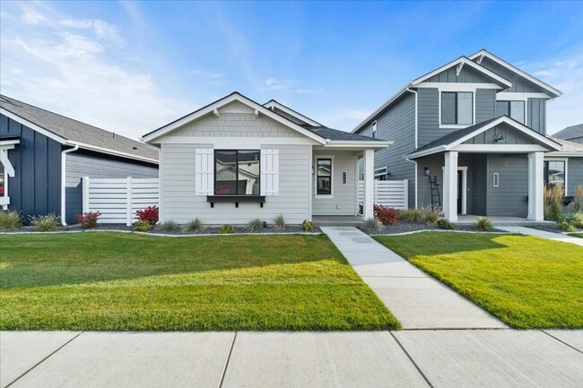 property at 2959 N Phoenix Ln
