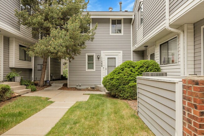 11588 E Bayaud Dr in Aurora, CO - Building Photo - Building Photo