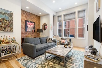 163 Newbury St, Unit 1 in Boston, MA - Building Photo - Building Photo