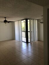 820 Lavers Cir, Unit 311 in Delray Beach, FL - Building Photo - Building Photo