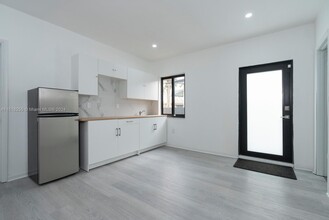 511 NW 59th Ave, Unit 2 in Miami, FL - Building Photo - Building Photo
