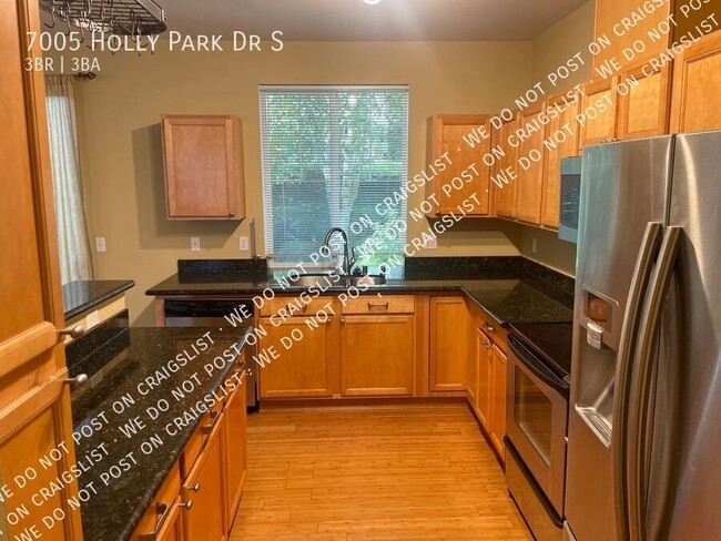 7005 Holly Park Dr S in Seattle, WA - Building Photo - Building Photo