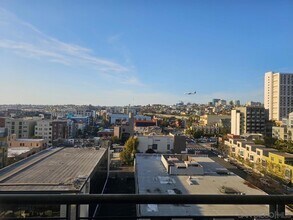425 W Beech St, Unit 1156 in San Diego, CA - Building Photo - Building Photo