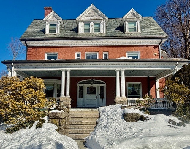 81 Church St, Unit 3 in Newton, MA - Foto de edificio - Building Photo