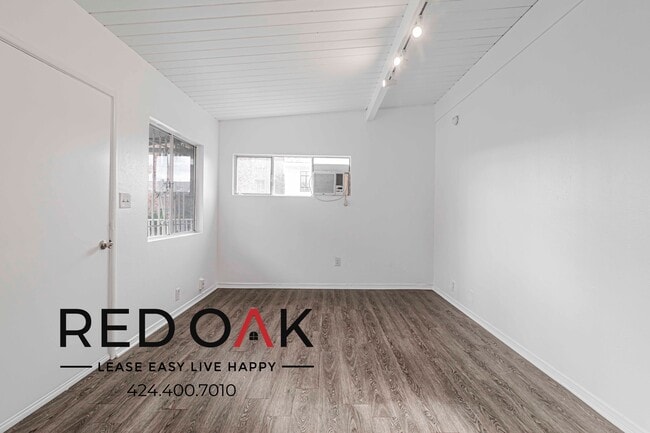 128 Normandie Ave in Los Angeles, CA - Building Photo - Building Photo