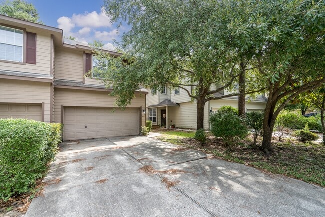 property at 207 N Burberry Park Cir