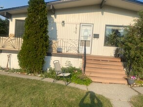 1438 45 St SW in Calgary, AB - Building Photo - Building Photo