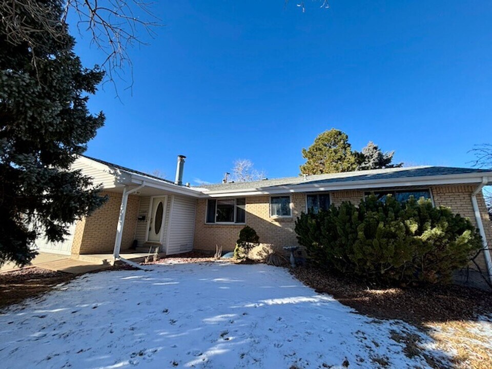13285 W Center Dr in Lakewood, CO - Foto de edificio