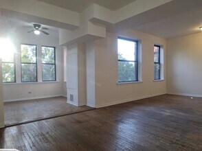 2323 N Kedzie Blvd in Chicago, IL - Foto de edificio - Building Photo