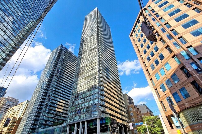 38 Grenville St in Toronto, ON - Building Photo - Building Photo
