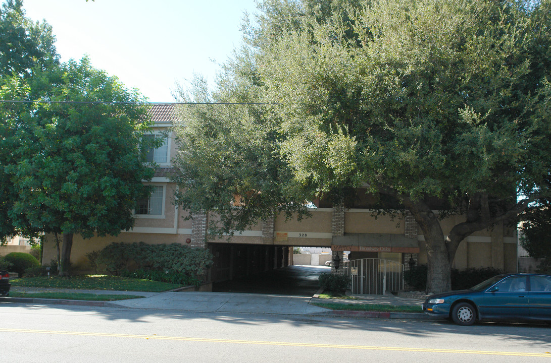 Broadway Oaks in San Gabriel, CA - Building Photo