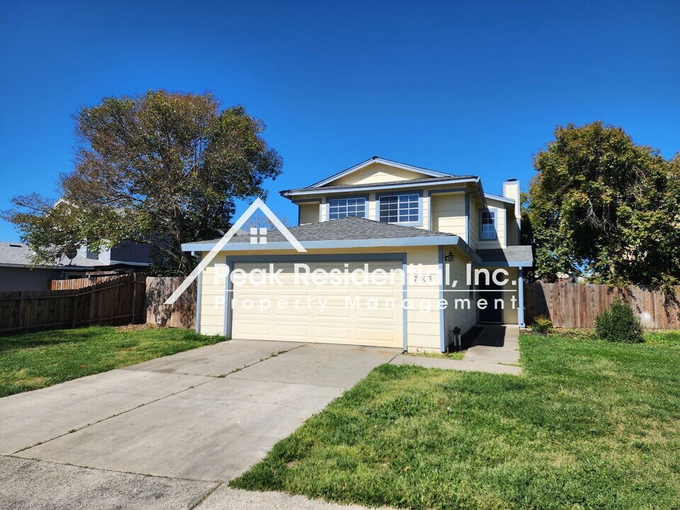7603 Delta Pointe Way in Sacramento, CA - Building Photo