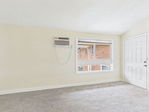 Forest Square Apartments in Richmond, VA - Building Photo - Interior Photo