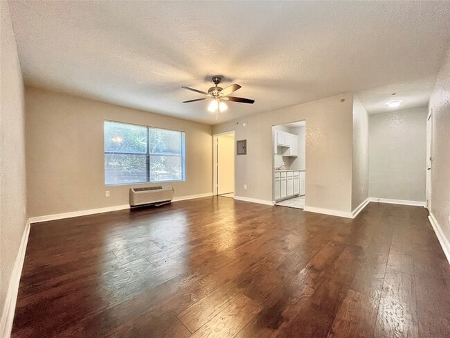 701 W Sycamore St, Unit 107 in Denton, TX - Building Photo - Building Photo