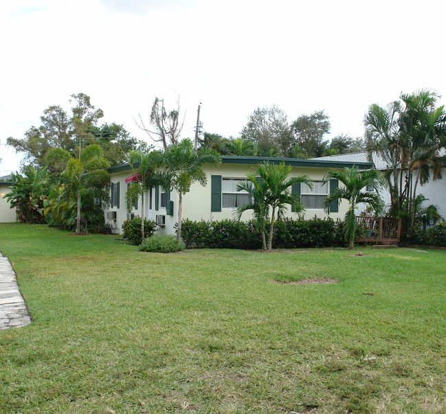 4624 SW 65th Ave in Fort Lauderdale, FL - Foto de edificio - Building Photo