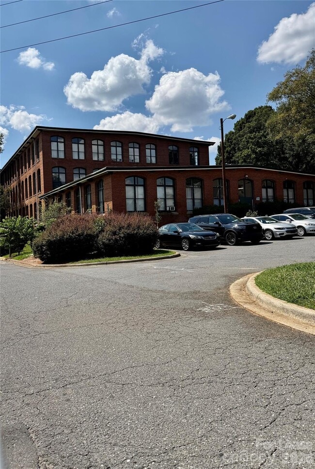 property at 201 S Hoskins Rd