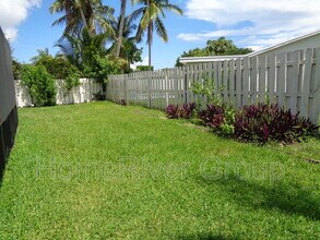 6990 NW 23rd St in Margate, FL - Foto de edificio - Building Photo