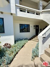 1143 Cloverdale Ave in Los Angeles, CA - Building Photo - Building Photo