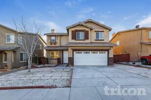 13741 Starshine Dr, Unit 2-405 in Victorville, CA - Building Photo