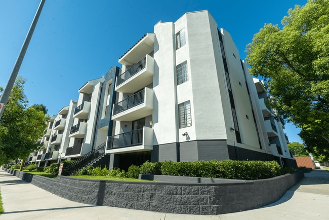 5235 Kester Ave in Sherman Oaks, CA - Building Photo - Building Photo