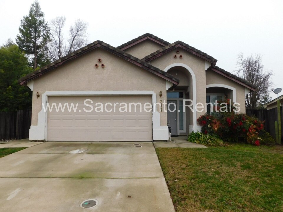 7103 Cedar Park Ct in Citrus Heights, CA - Building Photo