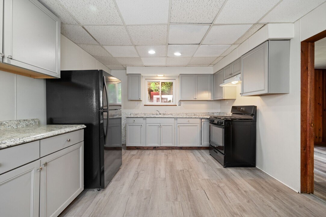 551 Glenwood Ave in Ambridge, PA - Building Photo