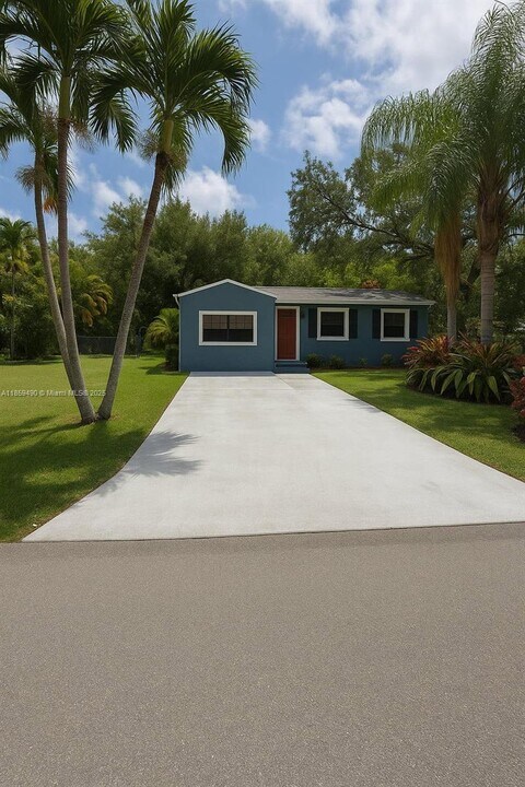 6017 SW 60th Ave in South Miami, FL - Building Photo