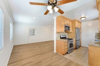 402 Montana Ave in Santa Monica, CA - Building Photo - Building Photo