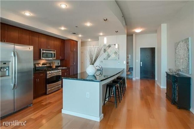 900 20th Ave S-Unit -Apt 807 in Nashville, TN - Foto de edificio - Building Photo