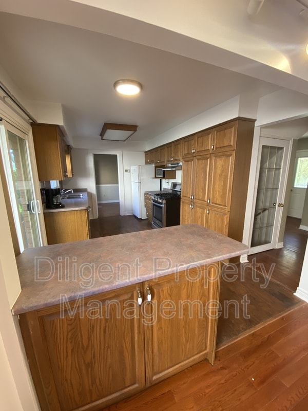 1103 Huntington Cir in Peterborough, ON - Building Photo - Building Photo